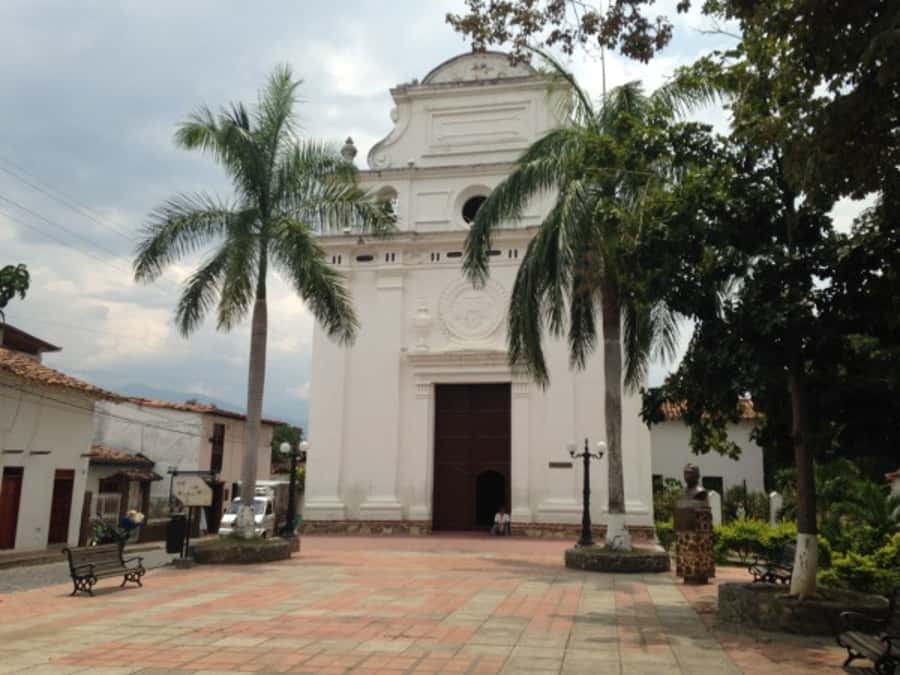 From Medellín: Private Santa Fe de Antioquia Tour - Cauca River break and gondola ride: your first taste of the day’s views