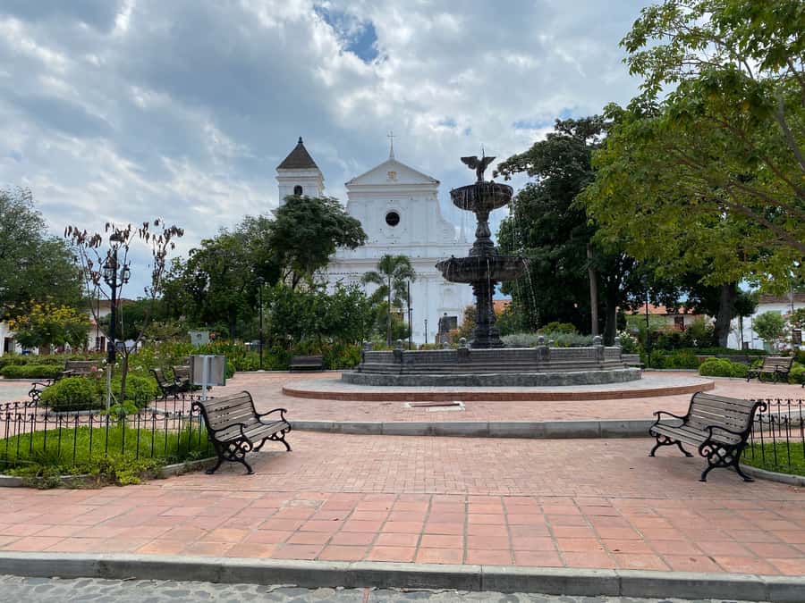 From Medellín: Private Santa Fe de Antioquia Tour - What you gain with a private tour guide (David, Daniel, Joe, and Joel style)