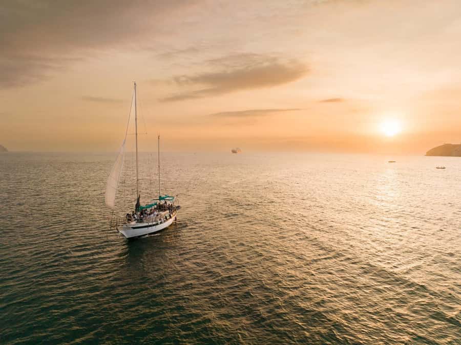 From Santa Marta: Sunset Sailboat Tour with 2 Beverages - Sunset sail from Marina Internacional de Santa Marta, in plain language