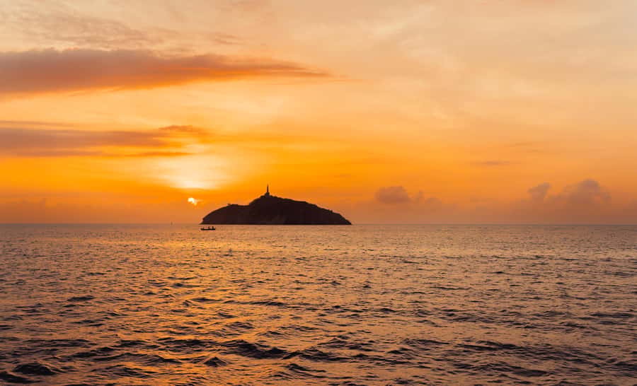 From Santa Marta: Sunset Sailboat Tour with 2 Beverages - Languages and small extras that reduce stress
