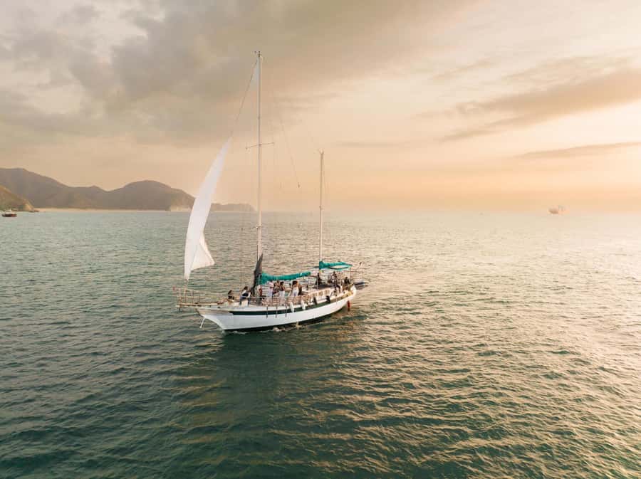 From Santa Marta: Sunset Sailboat Tour with 2 Beverages - Finding Tayrona Sailing and boarding the Sonata Boat