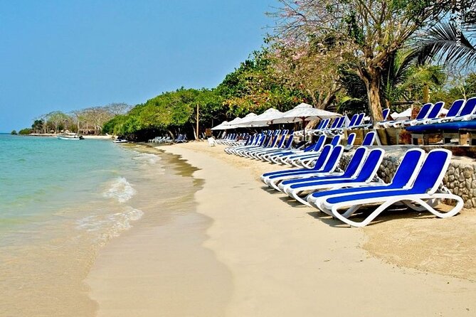 Full day Isla del Encanto - Rosario Islands - The Speedboat Ride to Corales del Rosario Park: Fast and Scenic