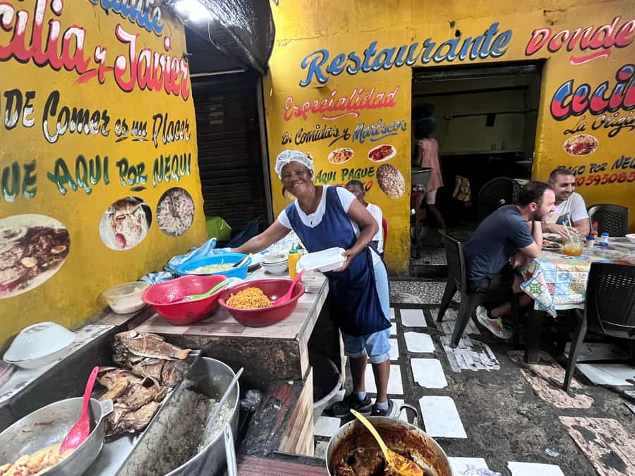 FUN BIKE RIDE WITH LUNCH AT ANTHONY BOURDAIN FAVORITE SPOT - Bahía de Cartagena de Indias: views and the Fort San Sebastián context