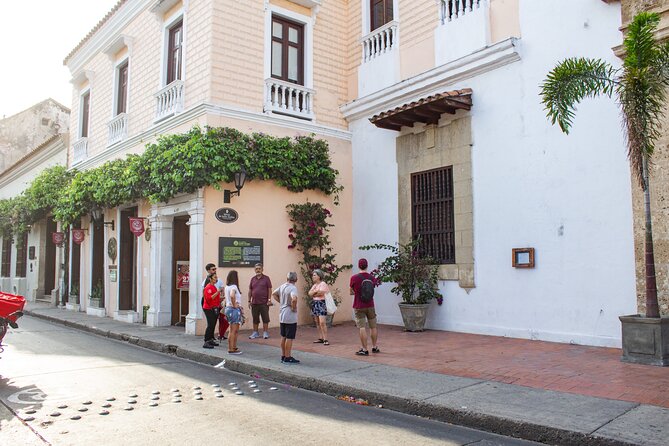 Gabriel Garcia Marquez Shared Tour: the magical Cartagena - Plaza de San Diego: Cartagena daily life through Gabo’s early years