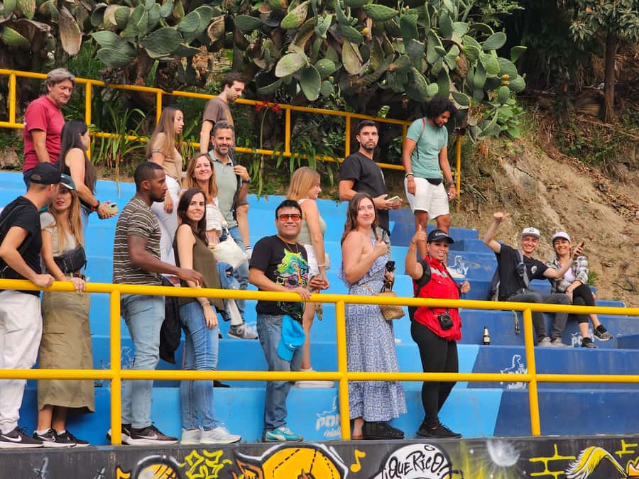 Graffiti Tour comuna 13 and cable car (made by local guides) - Street art here is about more than walls
