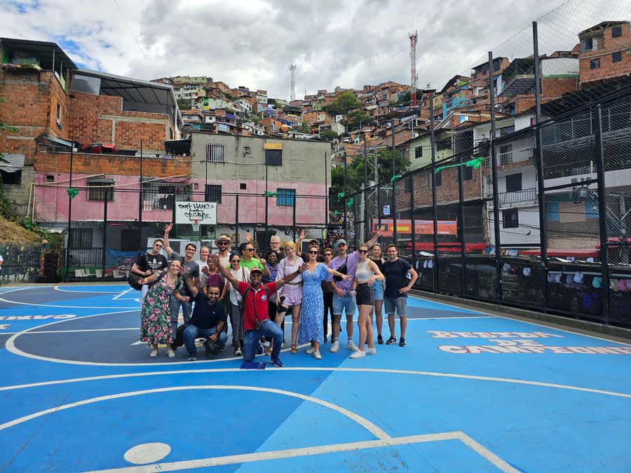 Graffiti Tour comuna 13 and cable car (made by local guides) - 20 de Julio by bus, then Independence sectors on foot