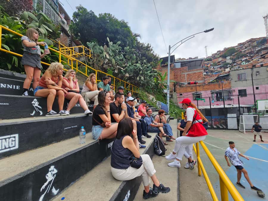 Graffiti Tour comuna 13 and cable car (made by local guides) - Who this tour suits best