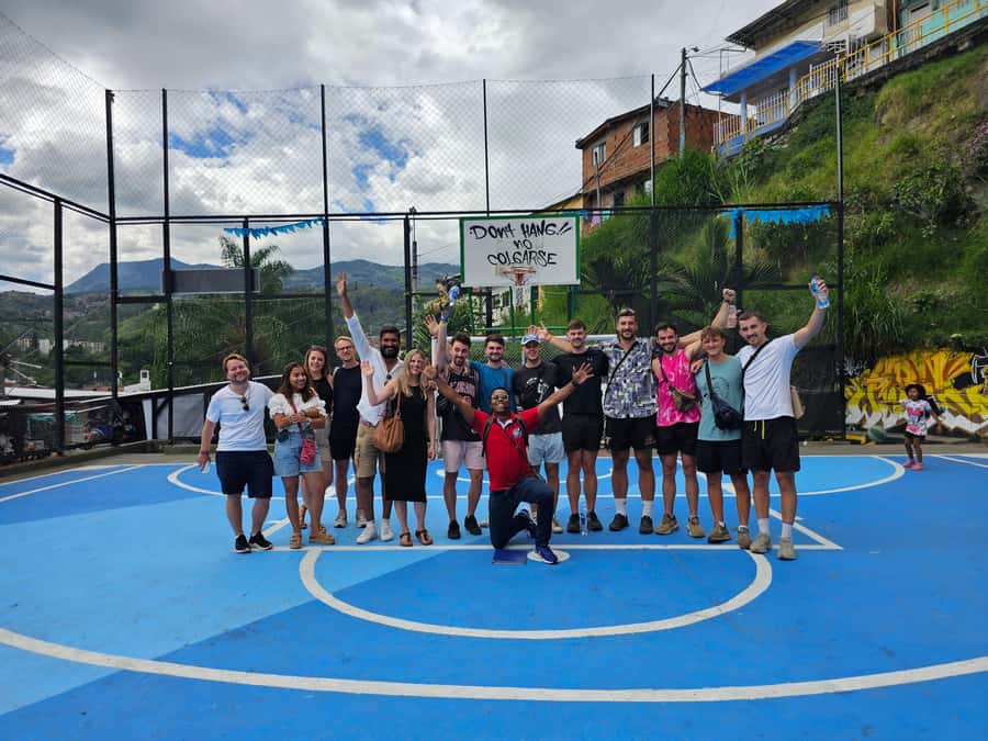 Graffiti Tour comuna 13 and cable car (made by local guides) - From San Javier to the cable car, get your bearings fast