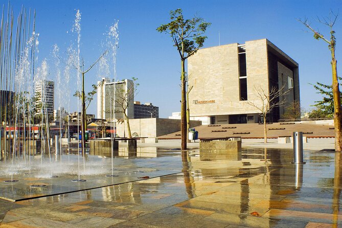 Gran Malecón, Carnaval Museum and Downtown Barranquilla City Tour 6H - A smooth start: pickup that makes Barranquilla feel manageable