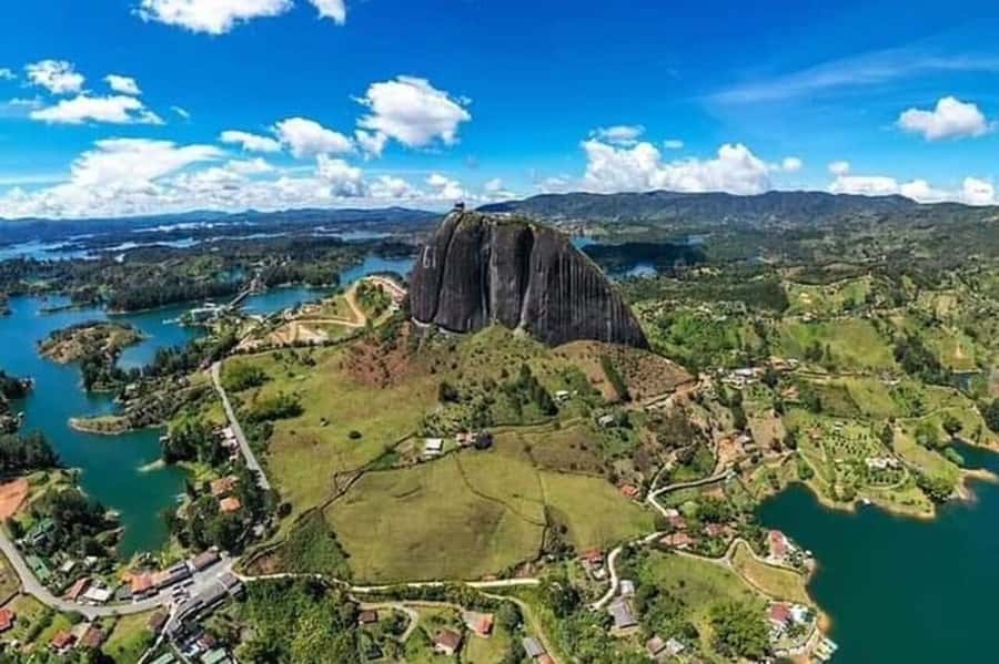 Guatape and El Peñol Rock Tour: Private or Shared - From Medellín to Guatapé: a day trip built around El Peñol and the dam towns