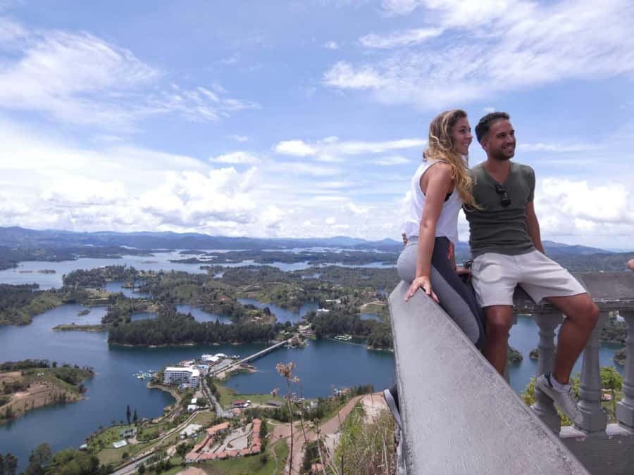 Guatape and El Peñol Rock Tour: Private or Shared - The Guatapé lagoon and surviving house: what the private option adds after lunch