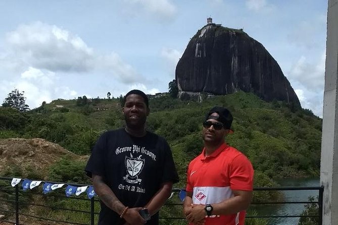 Guatape and Peñol Rock Full-Day Tour - The Replica del Viejo Peñol: Understanding the Flooding Story
