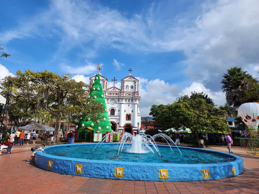 Guatape Coffee Villa including Rock Town & Waterfall - Medellín Pickup to Guatapé Views, Plus a Relaxed Start