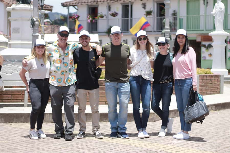 Guatapé: Day trip with Transport, Food & Boat - Medellín Pickup and the Coach Ride: Easy Start, Solid Rhythm