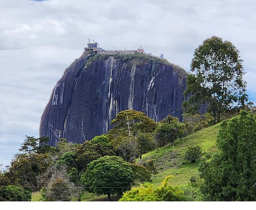 Guatapé: Iconic rock climbing for beginners and experts. - Why the Rock of Guatapé fits both first-timers and serious climbers