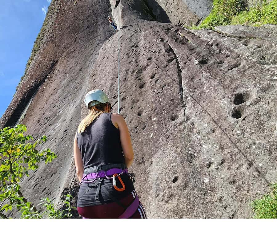 Guatapé: Iconic rock climbing for beginners and experts. - Meeting point reality: la MONA on the rock, plus what to expect on timing