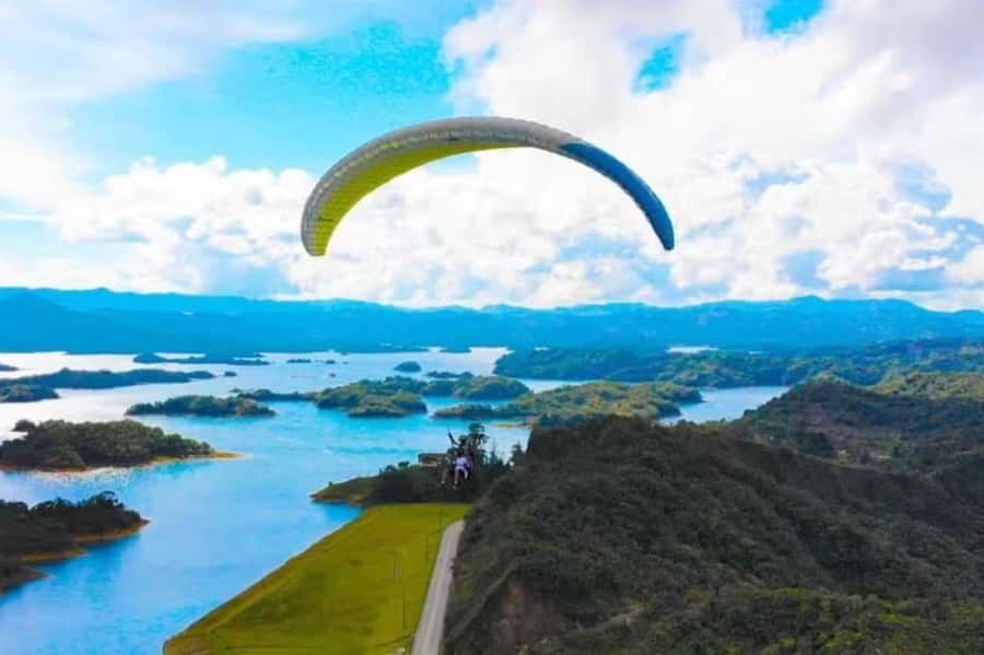 Guatape: Paragliding Experience - Safety briefing, helmet and harness, and an instructor who pilots