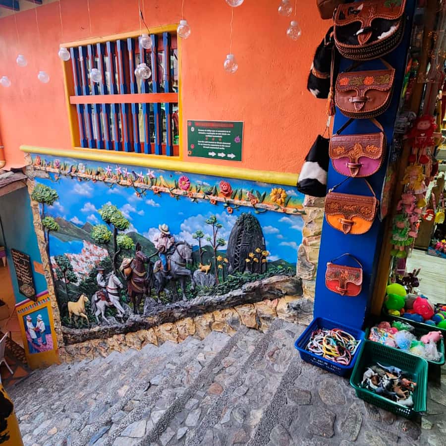 Guatapé & Peñol Rock Day Group Tour - Guides and Drivers: Where the Day Can Feel Effortless