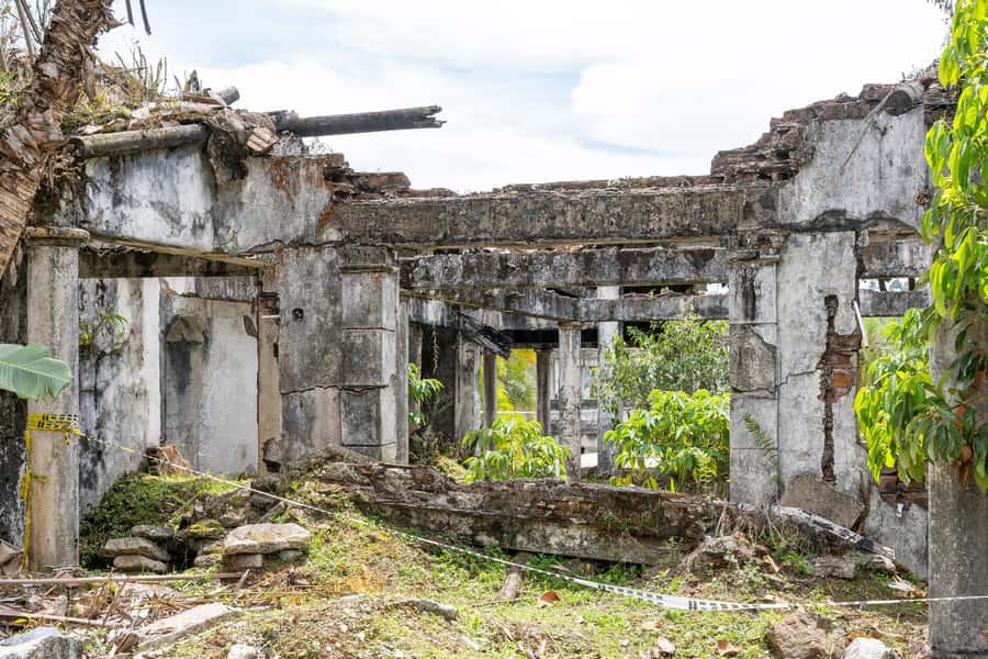 Guatapé Tour by Chiva + Visit to Pablo Escobar's Hacienda - Peñol-Guatapé Dam viewpoint time: sightseeing that explains the region