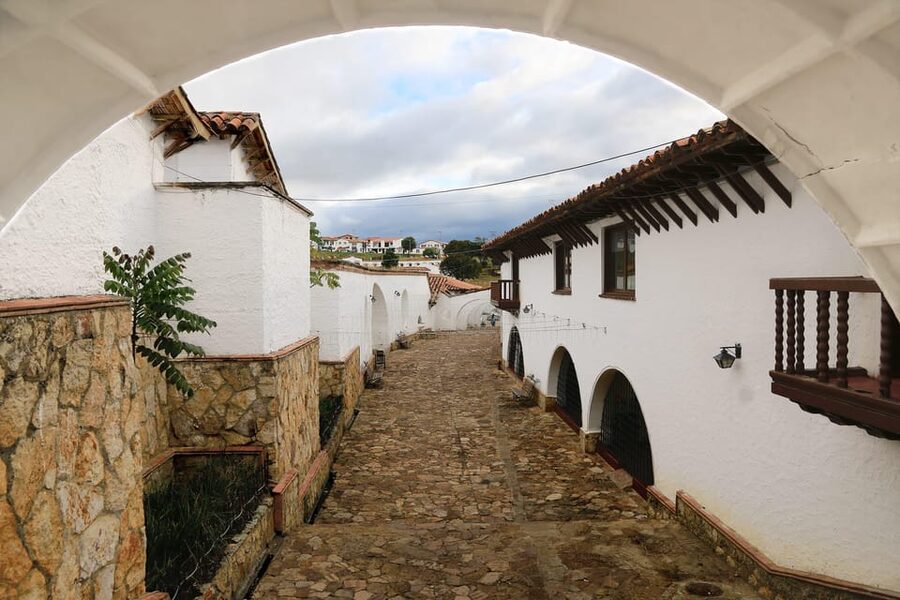 Guatavita: Tour to Guatavita Lagoon, the Village and Casa Loca - What to pack and wear so the day feels easy