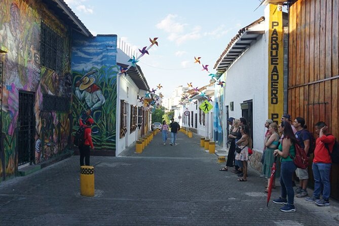 Historical Shared Tour Salsa, Graffiti & Resistance in Cali - Stop 2: Parque de las Piedras, music lovers in a sculpted pause
