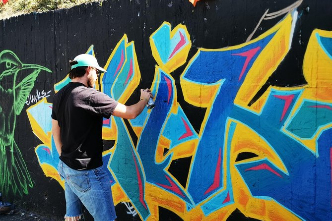 History and Street Art Tour in Comuna 13 - Street art on the move, plus hip-hop energy on the streets
