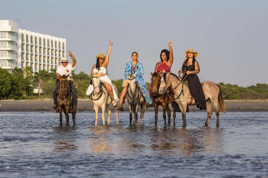 HORSE TOUR IN CARTAGENA BEACH - The 15-minute break: a breather, not a filler
