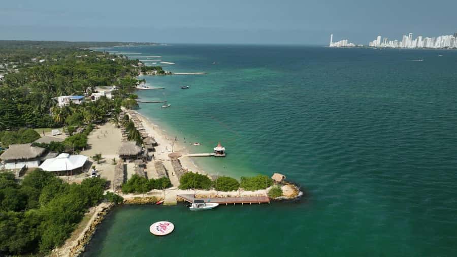 Isla Tierra Bomba beach club: Day Pass with typical food - Getting to Tierra Bomba From Cartagena, Without Losing Your Day