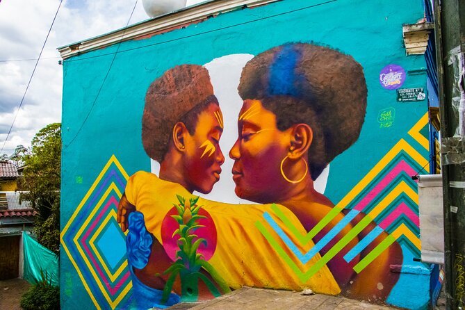 La Candelaria Private Tour Bogotá + Local Lunch + 2 Museums (6 Hrs.) - Pickup between 11 a.m. and 2 p.m., and why that matters