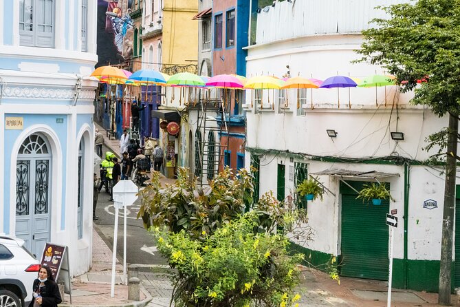 La Candelaria Private Tour Bogotá + Local Lunch + 2 Museums (6 Hrs.) - The La Candelaria walk: 30 minutes that set the whole tone