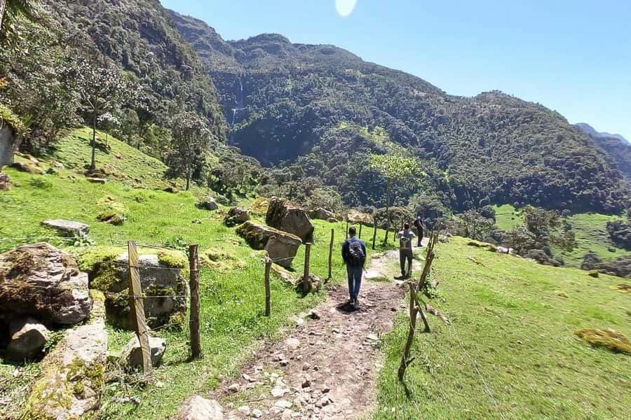 La Chorrera and Chiflon Waterfalls Private Hike Tour - What to bring: shoes, clothes, and smart altitude choices