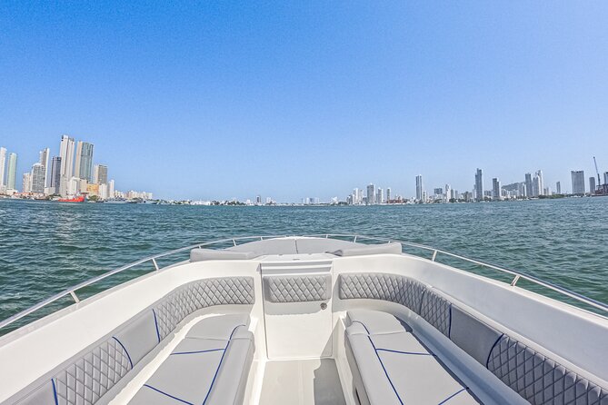 Large Boat Rental in Cartagena de Indias - Bravo 410 comfort, shade, and onboard extras