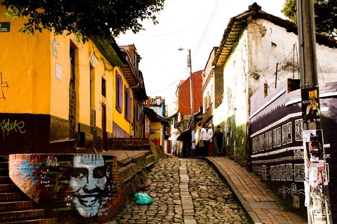 Layover Bogotá Private Tour + Transfer in & Out (4 Hrs.) - Plaza de Bolívar: the main public square, done right in 15 minutes