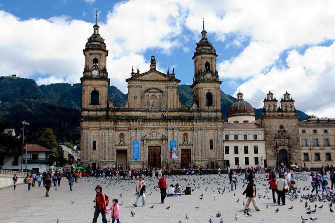 Layover Bogotá Private Tour + Transfer in & Out (4 Hrs.) - Airport pickup and drop-off at Eldorado: the part that saves your energy