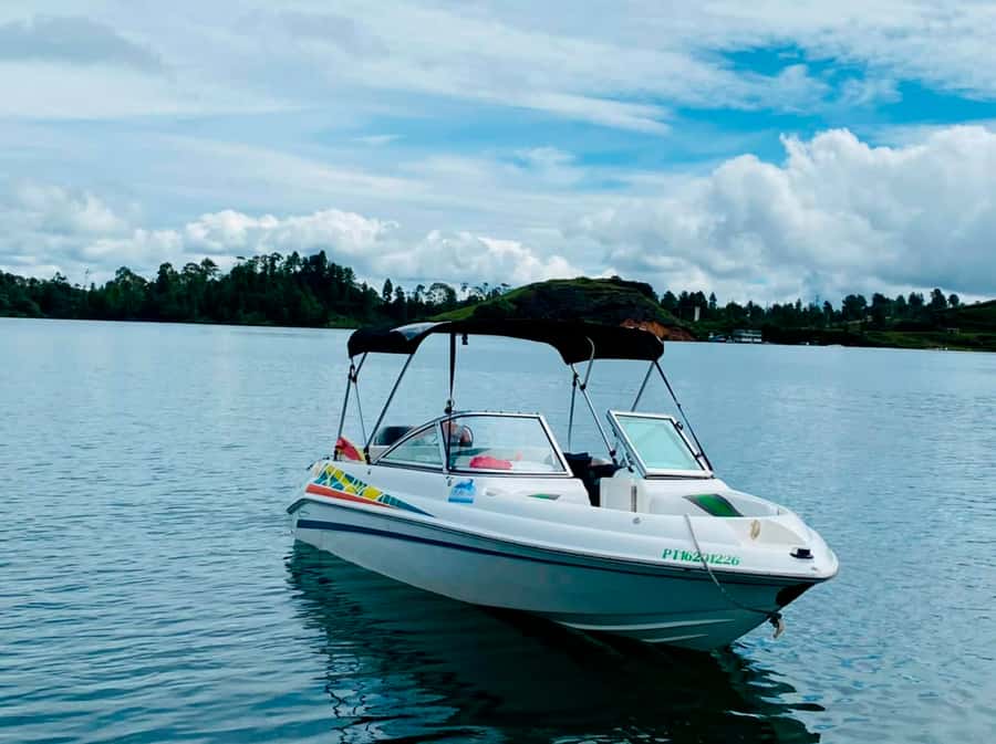 Luxury boat ride - Guatapé - Key highlights you should know before you go