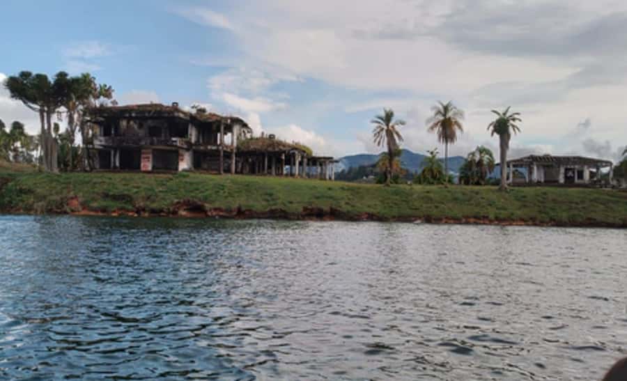 Luxury boat ride - Guatapé - Getting started in Guatapé: where the experience begins