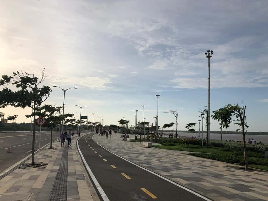 Malecón, Carnaval Museum, Downtown Barranquilla City Tour - La Ventana al Mundo Monument: A Fast Photo Stop With Big Meaning