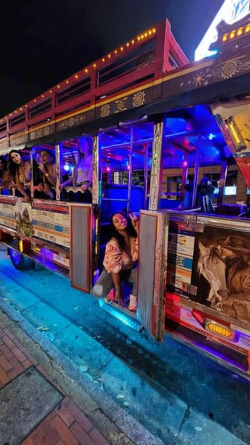 MEDELLIN: CITY TOUR CITY NIGHT TOUR + OPEN BAR - Who This Medellín Night Tour Fits Best