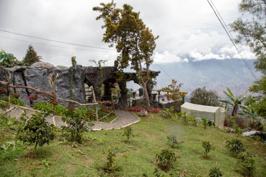 Medellin: Coffee Tour and Wellness Spa - Small group size and guide style in Medellín’s hills