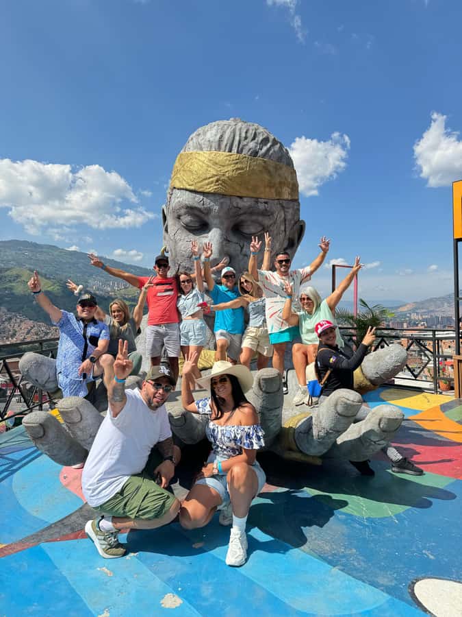 Medellín: Comuna 13 and Graffiti Guided Tour with a Local - Key things to know before you go