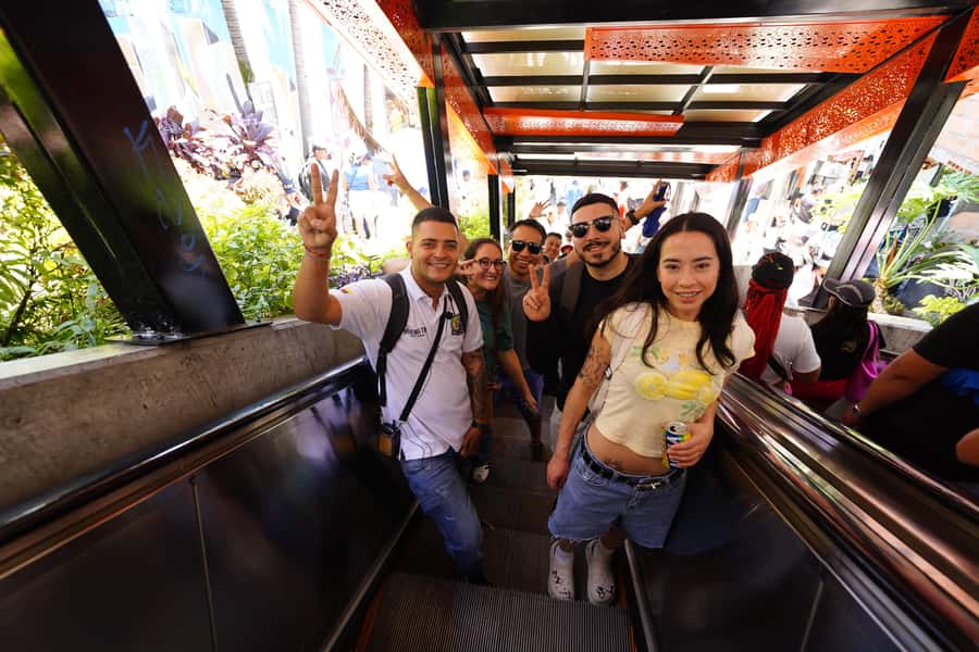 Medellín: Comuna 13 and Graffiti Guided Tour with a Local - The street dance show: energy, timing, and what to watch