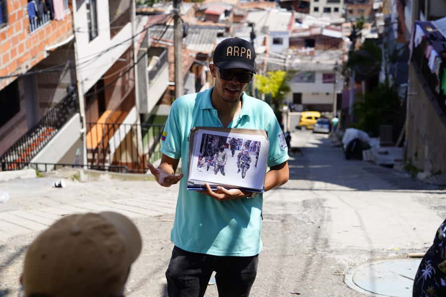Medellín: Comuna 13 and Graffiti Guided Tour with a Local - Included value for $16: what you actually get