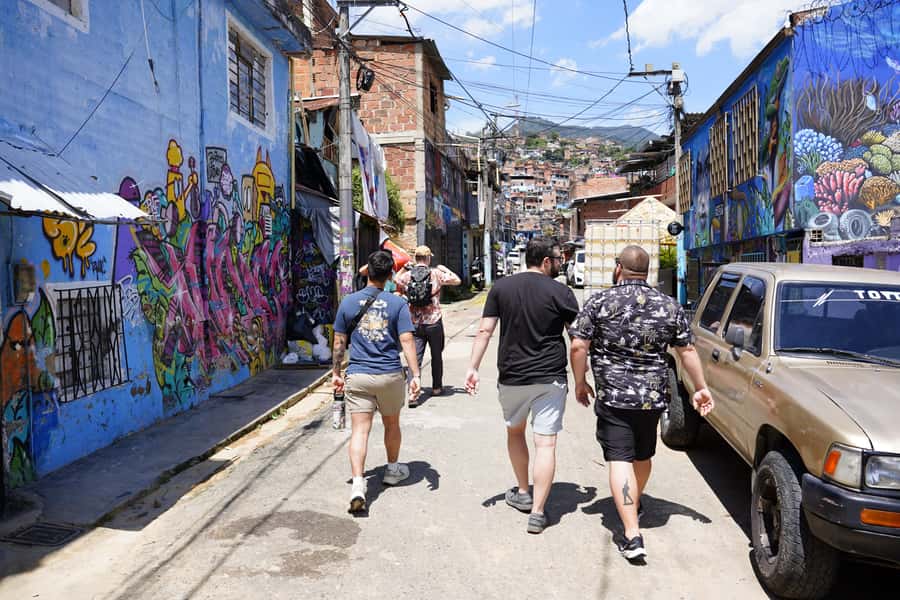 Medellín: Comuna 13 and Graffiti Guided Tour with a Local - Who this tour suits best, and who should skip it
