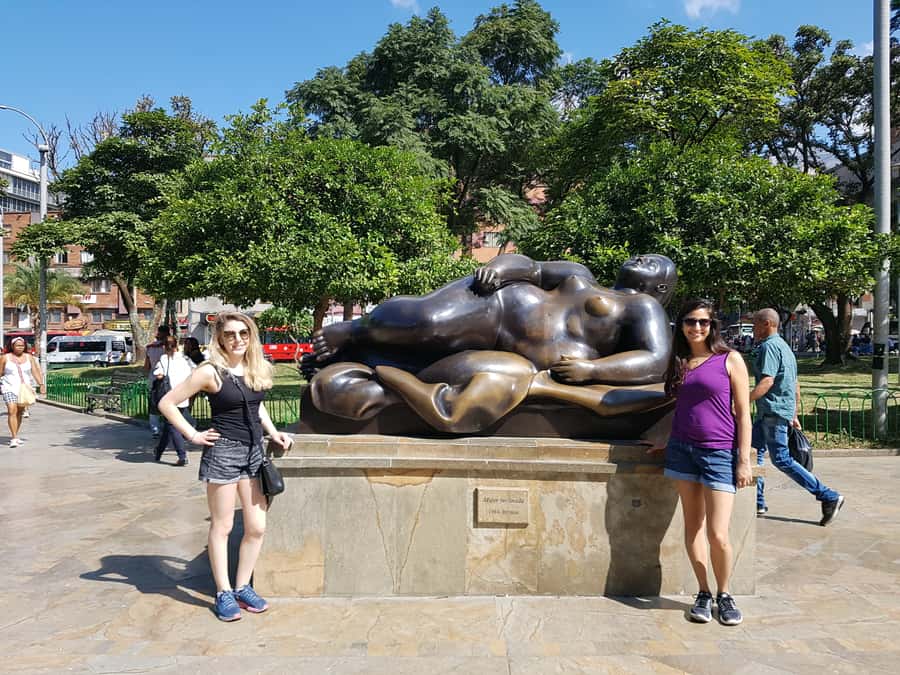 Medellín: Comuna 13, Cable Cars and Botero Statues Tour - Botero Plaza and the historic center walk in El Centro