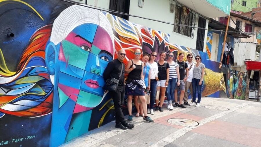 Medellín: Comuna 13 District Tour with Cable Car Ride - The bus hop toward Comuna 13 and what that change in pace means