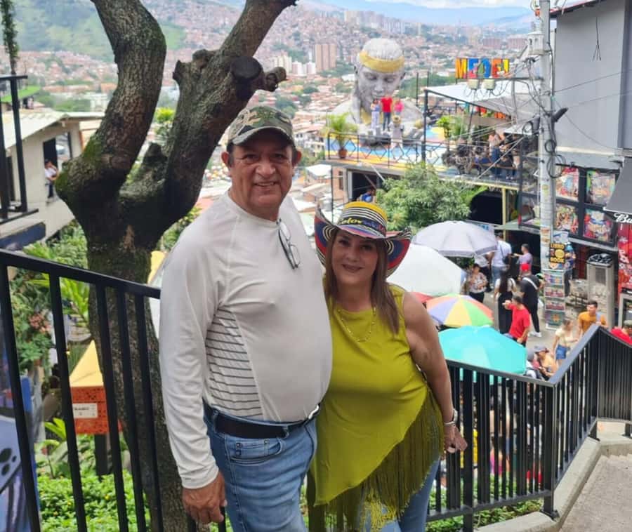 Medellín: Comuna 13 District Tour with Cable Car Ride - Walking the murals: street art as storytelling, not decoration