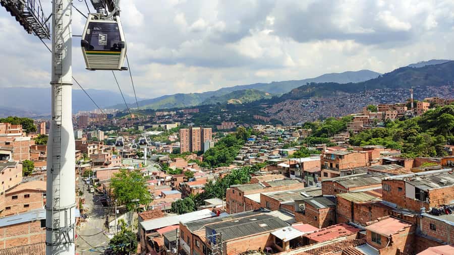 Medellin: Comuna 13 Graffiti Tour, Cable Car & Street Food - Who should do this Comuna 13 graffiti tour, and who should skip