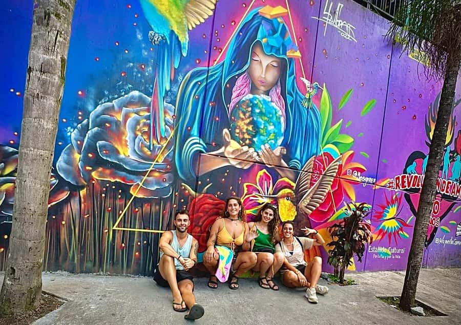 Medellín: Comuna 13 (Graffitour) Discover the Transformation - Key things to know before you go
