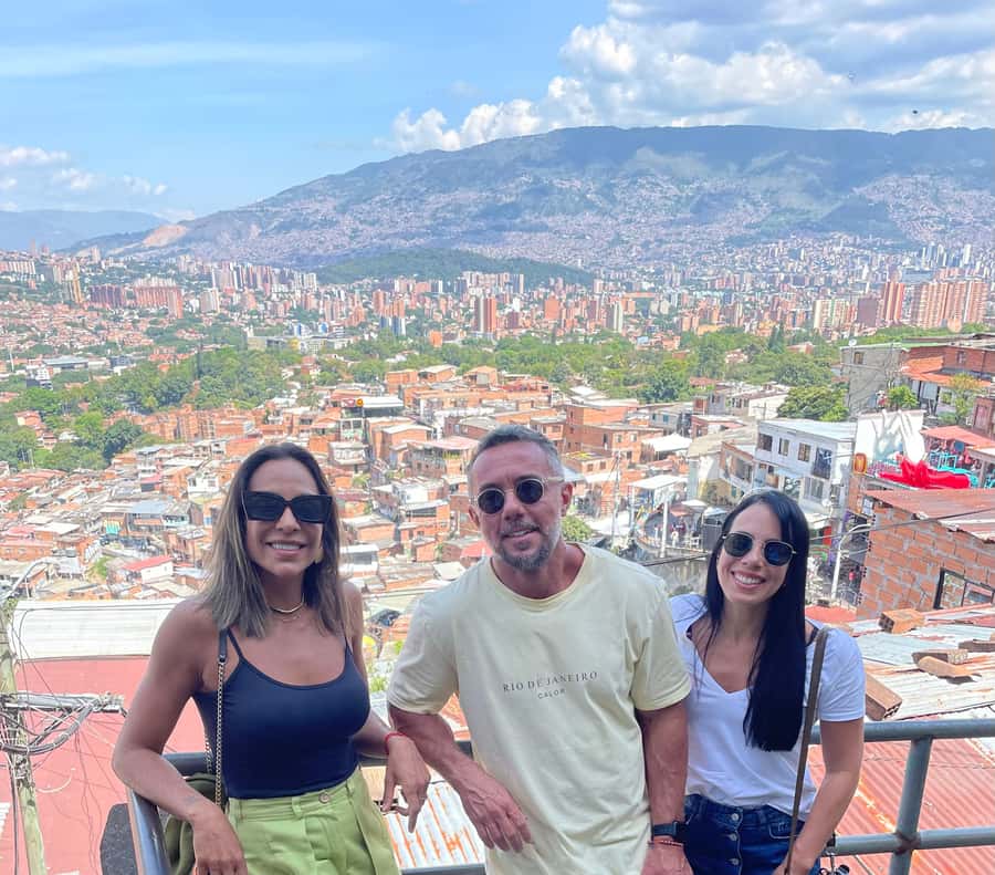 Medellín: Comuna 13 (Graffitour) Discover the Transformation - Time, price, and what $19 buys you in real value
