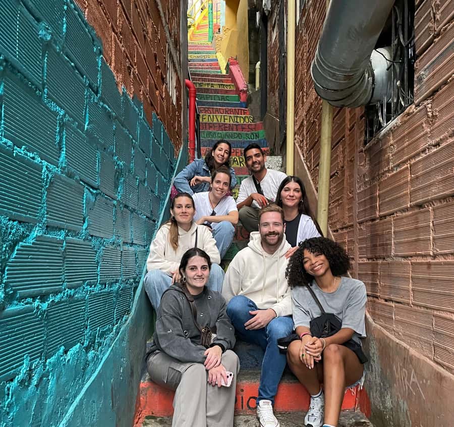 Medellín: Comuna 13 (Graffitour) Discover the Transformation - Escalas Eléctricas: break time, snacks, and views you’ll remember